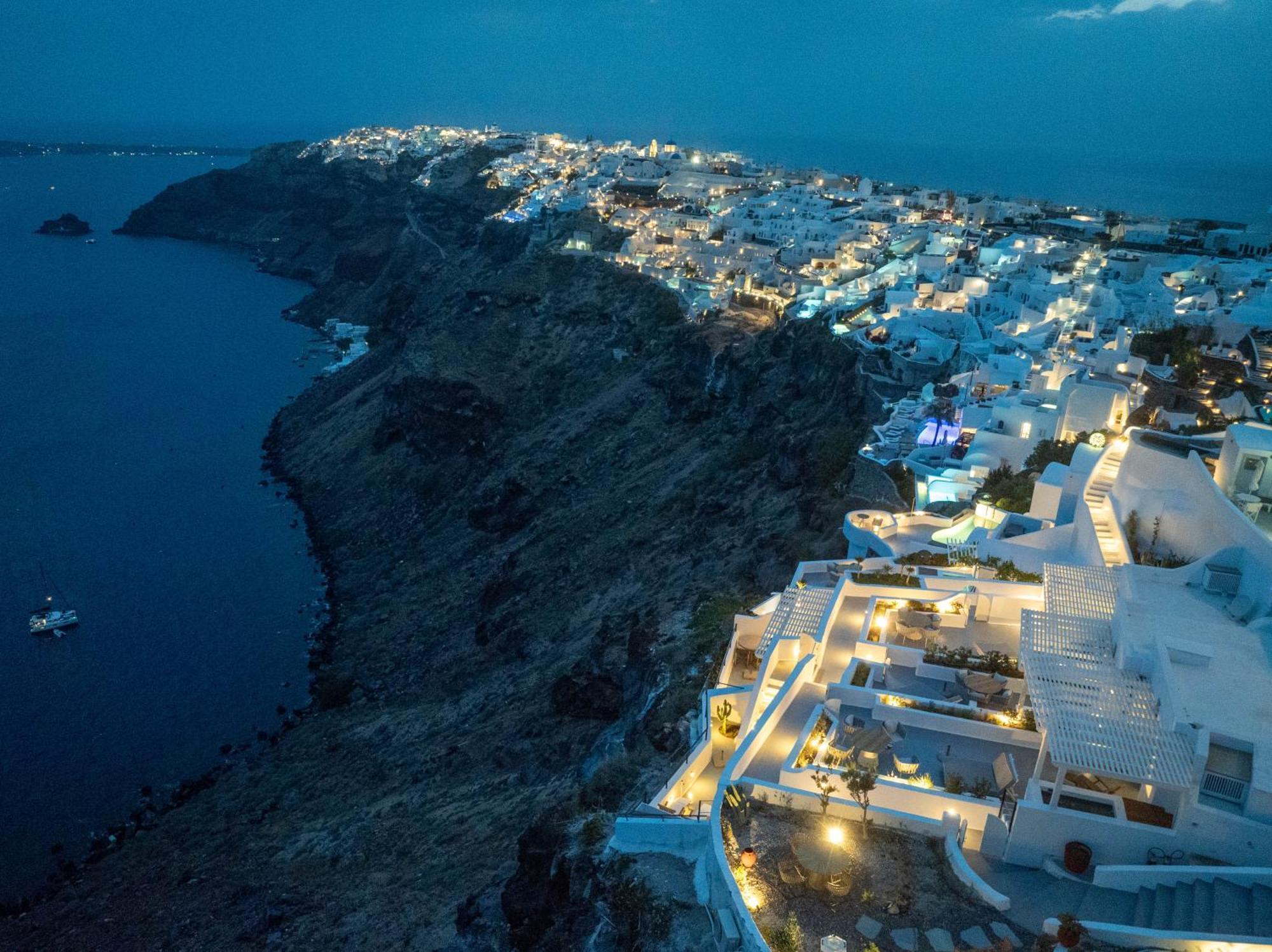 Ikies Santorini 4* Oía