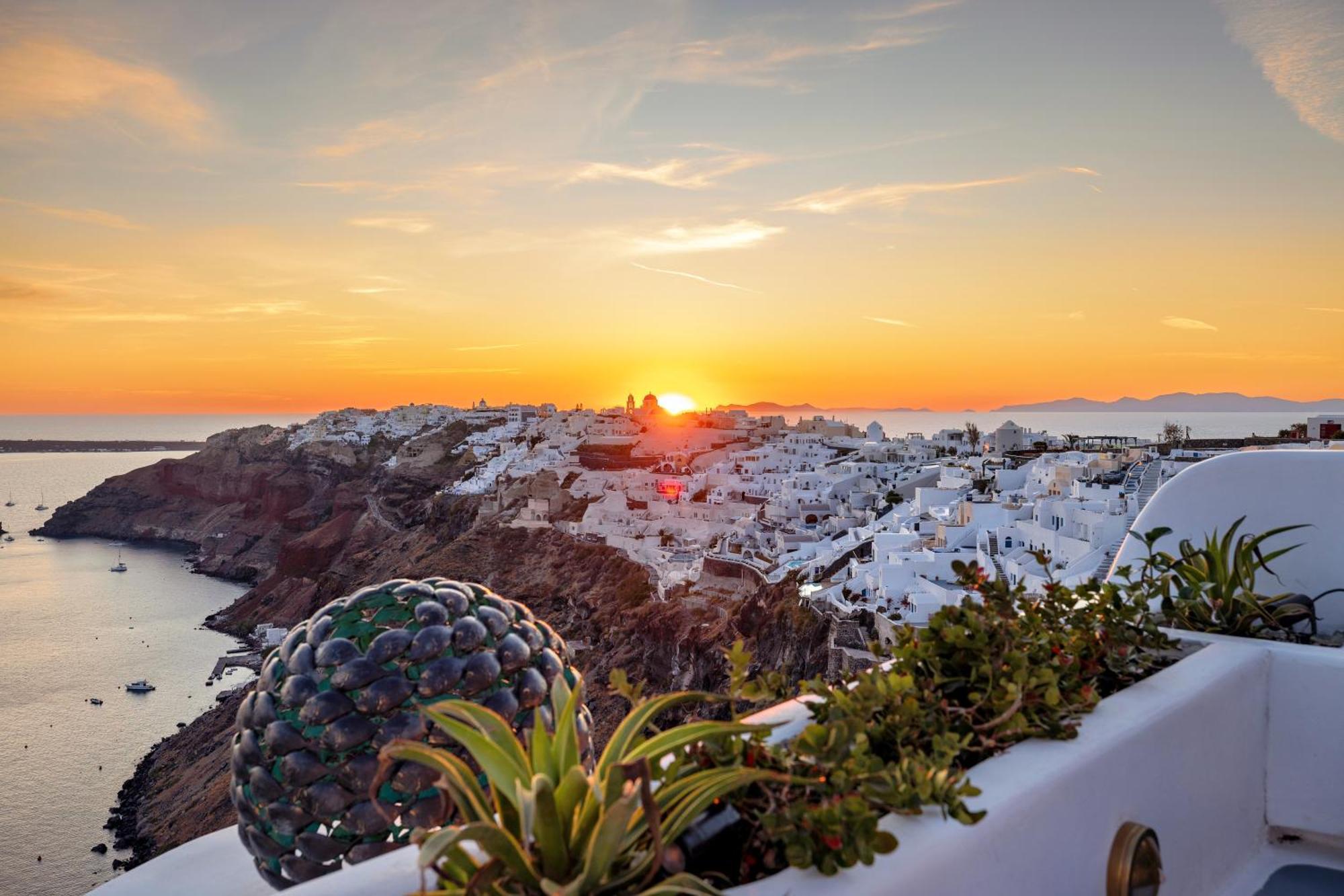 Ikies Santorini 4* Oía