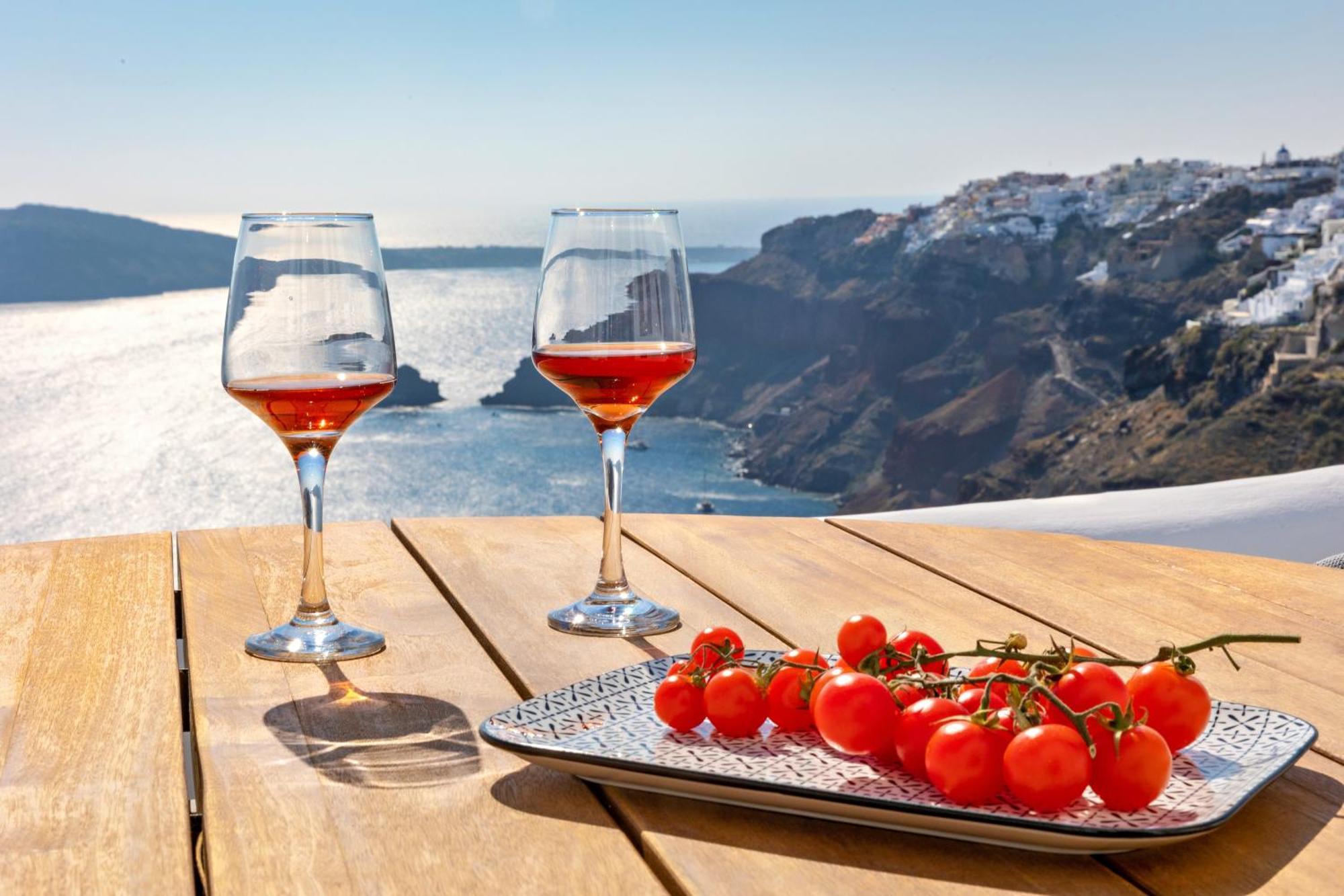 Ikies Santorini 4* Oía