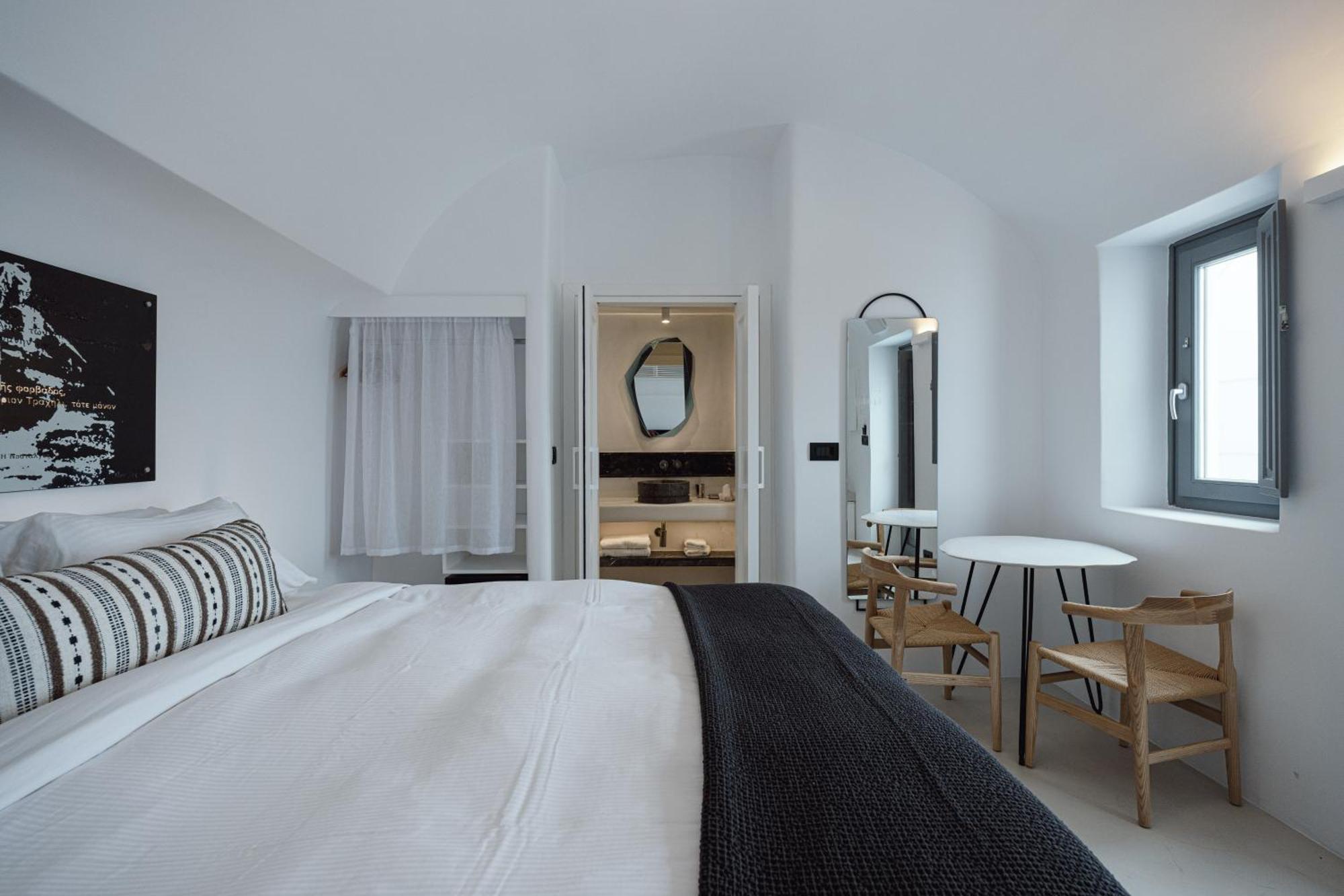 Ikies Santorini 4* Oía